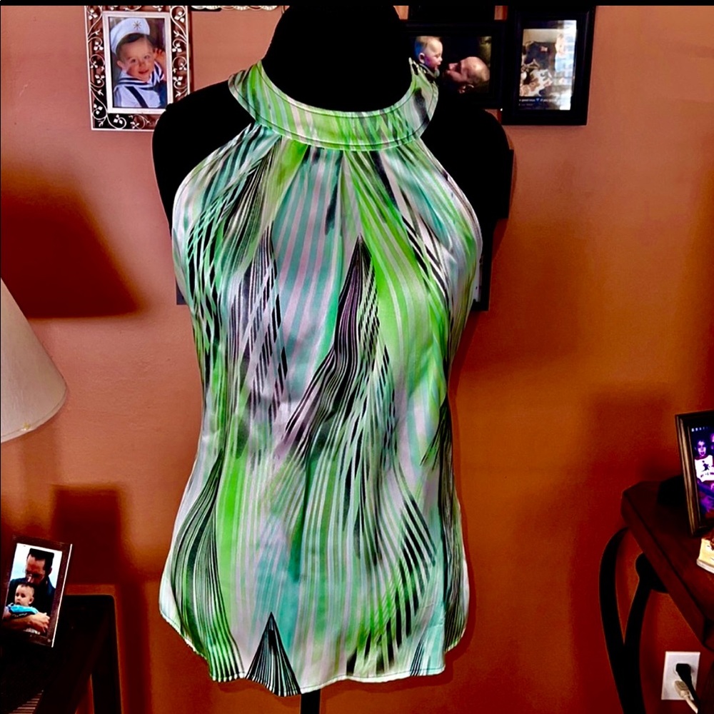 Erato beautiful sleeveless top with open ornate back.